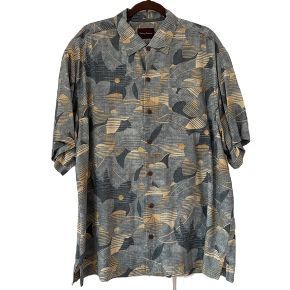 Tommy Bahama Men’s Size XL Camp Silk Shirt in Muted Tropical Print‎ Button Down - Picture 1 of 14